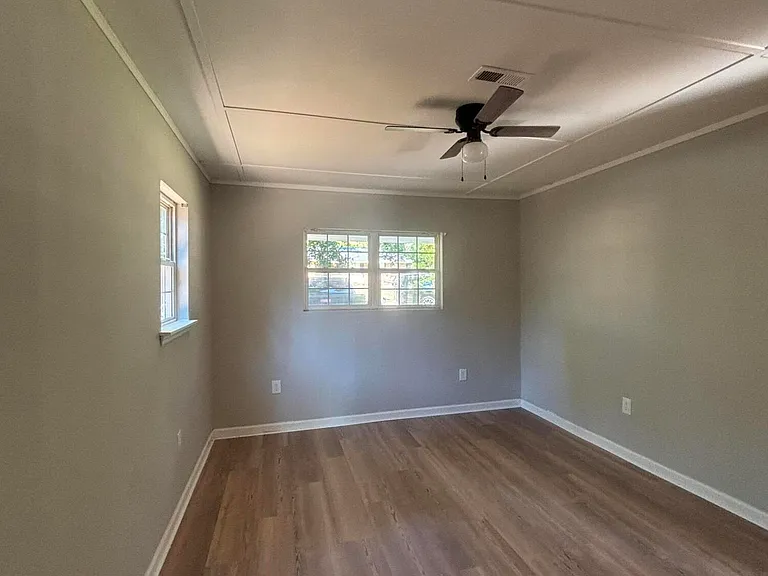 2605 Shalimar Dr — Photo 3