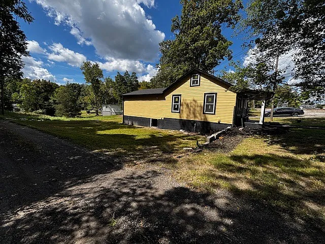 Unit Photo - 109 Booth Rd