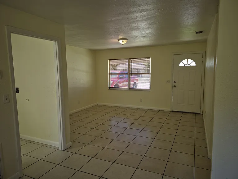 819 Cedar Dr — Photo 4