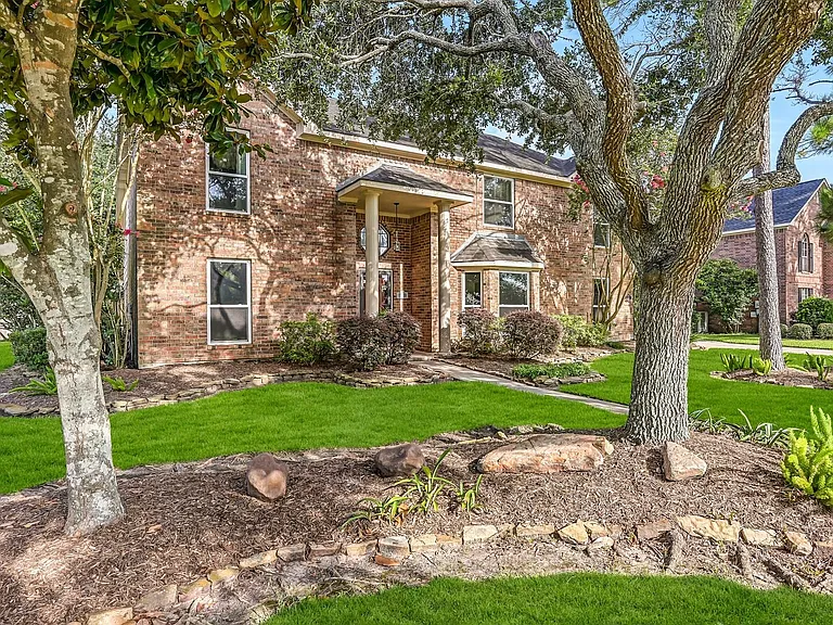 513 Meadow Bend Dr — Photo 3
