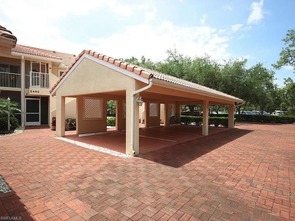2 bed, 2.0 bath, 1271 sqft, $5,900 — Photo 3