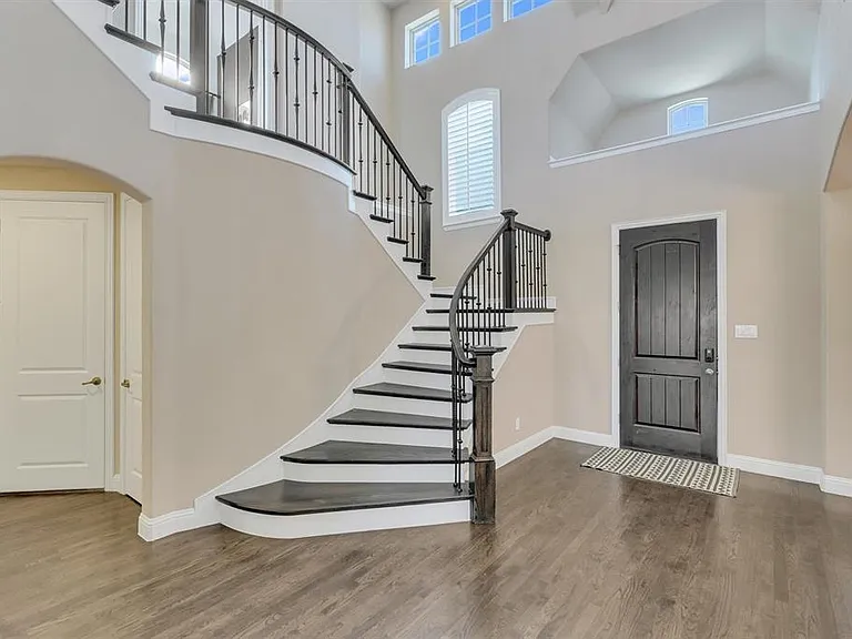 7336 Champagne Dr — Photo 29