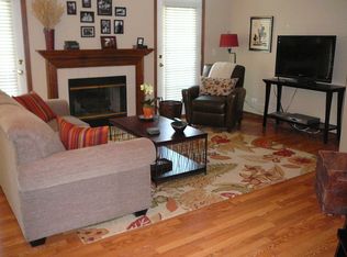 1295 Rhodes Ln, Naperville, IL 60540