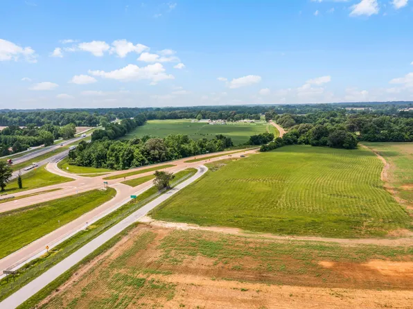 70 N High St, Bells, TN 38006