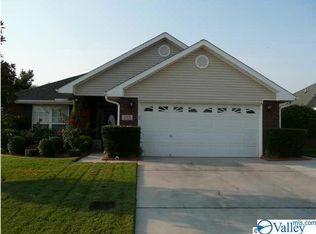 218 Shadow Cove Dr SW, Huntsville, AL 35824