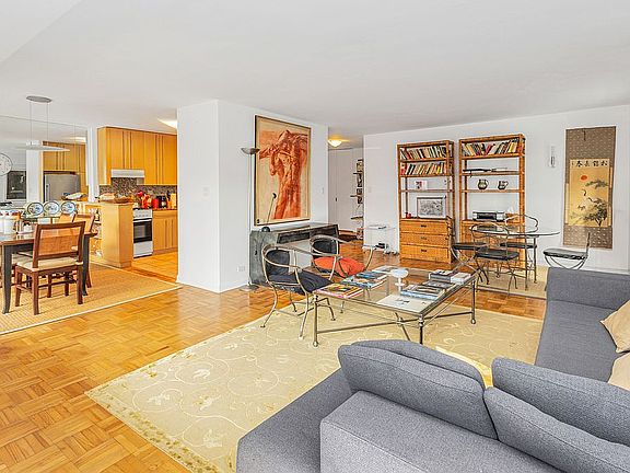 3rd image of 118 E 60th St APT 31G