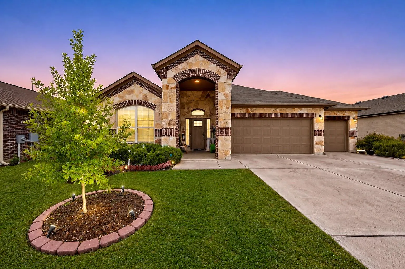 3 bed, 2.0 bath, 2068 sqft, $2,400 — Photo 1