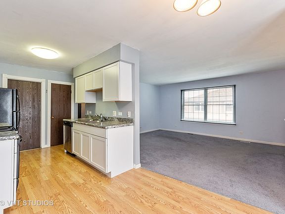 3rd image of 120 Brookwood Ct #120