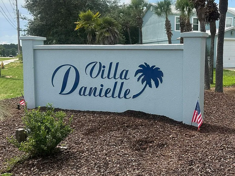 2703 Bay Club Dr — Photo 2