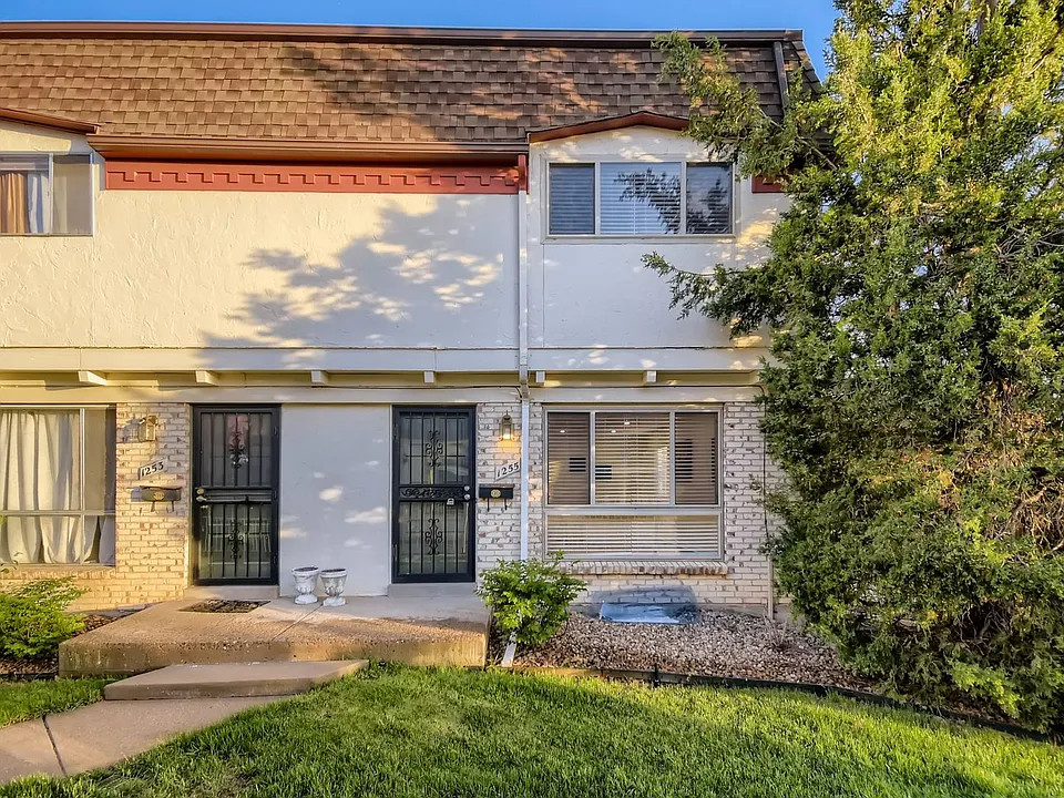 1255 S Monaco Pkwy