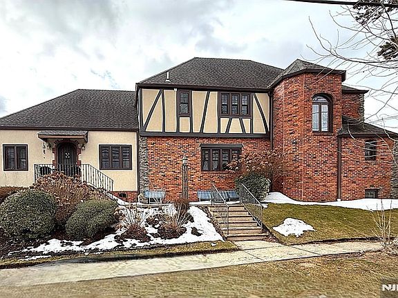 3rd image of 632 Belgrove Dr