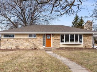 8871 N Mohawk Rd, Bayside, WI 53217