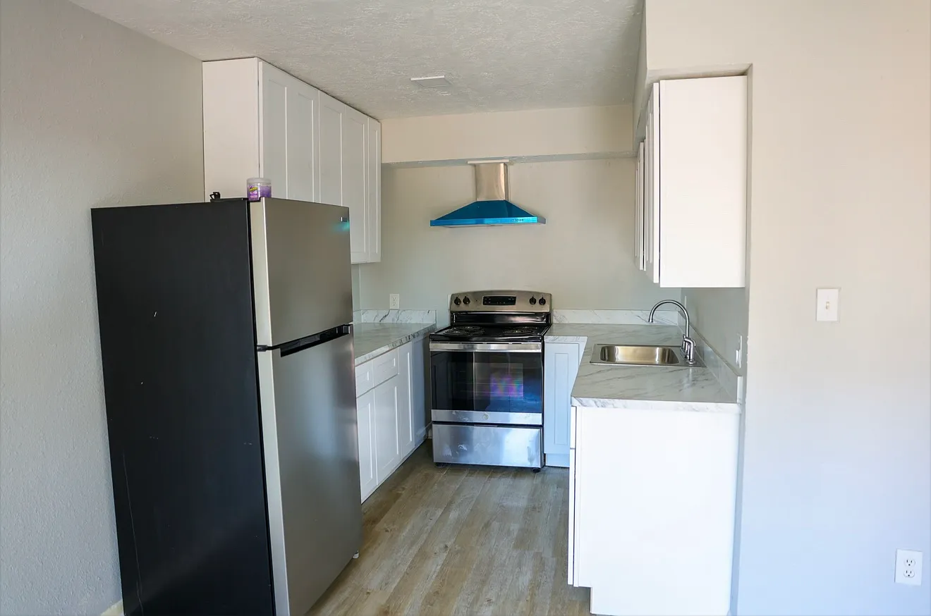 909 Yorkshire St — Photo 2