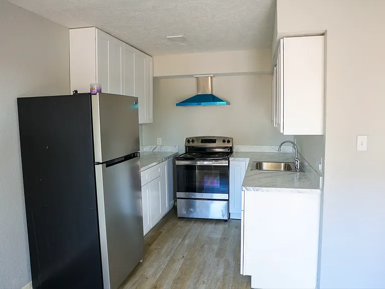 909 Yorkshire St #7 — Photo 2