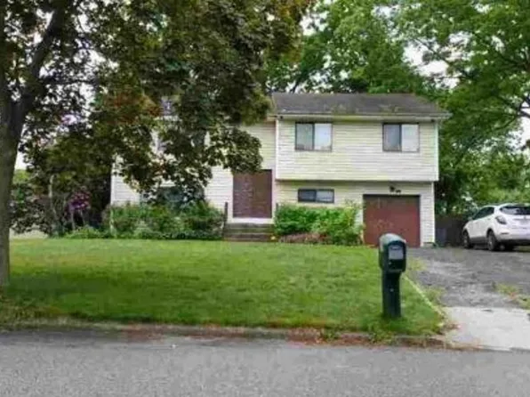 2 Orchid Dr, Port Jefferson Station, NY 11776
