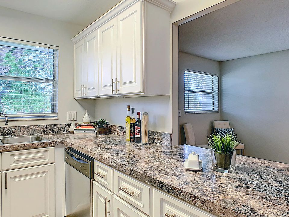 Savor the pleasures of cooking with our stainless steel appliances and the elegance of granite-like countertops. It's time to fall in love with your kitchen!