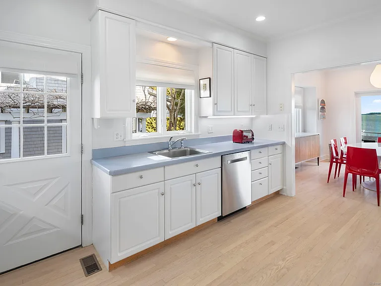 38 Yarmouth Rd — Photo 11