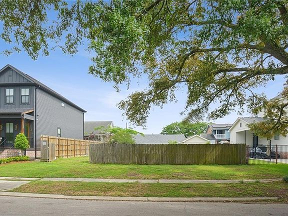 3rd image of 1327 Burbank Dr