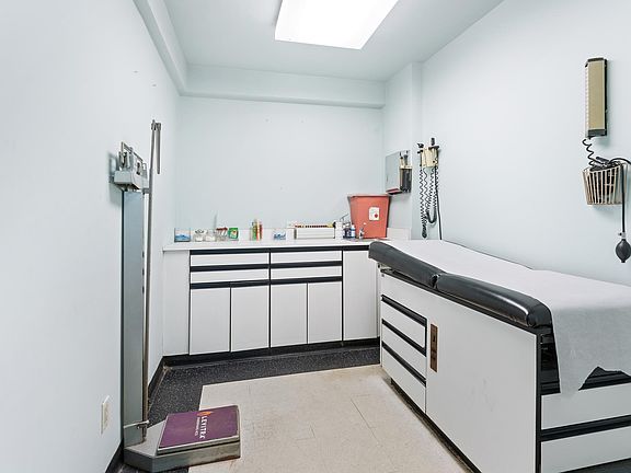 4th image of 7 W 96th St #1HPROF