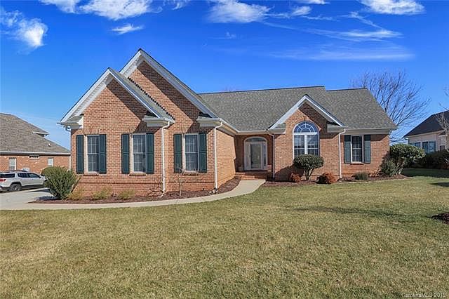 1st image of 137 Fox Den Cir