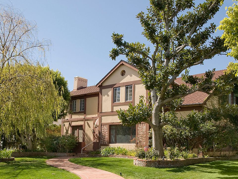 1st image of 87 Fremont Pl