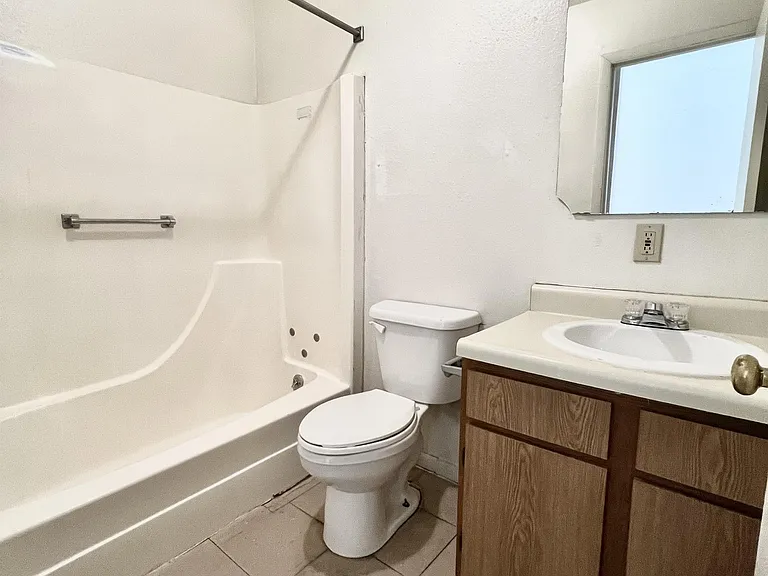 709 E Woodland St #6 — Photo 10