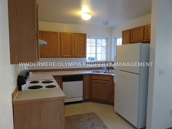 3rd image of 5818 Huntamer Ln SE