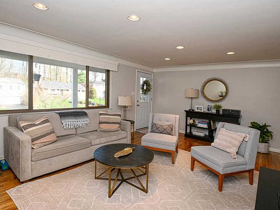 4th image of 7263 Longfield Dr