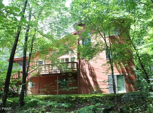 104 Whippletree Ln, Hawley, PA 18428