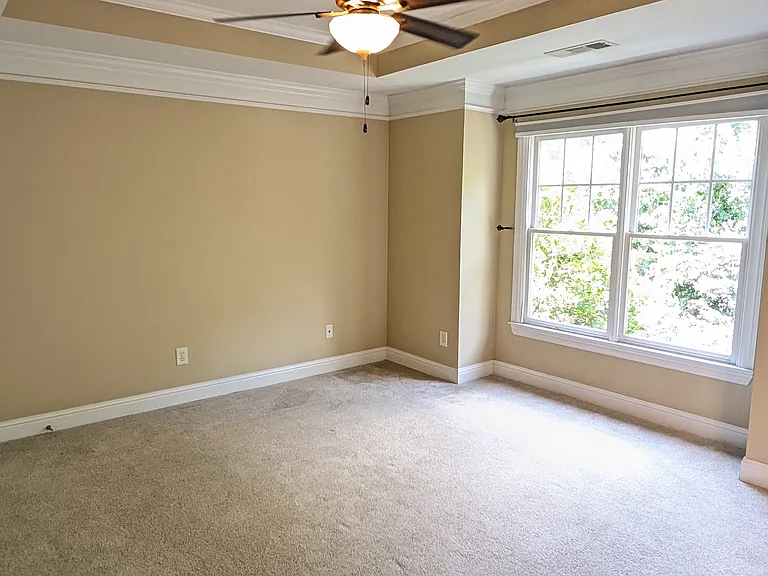 Mini master bedroom with full ensuite bathroom.