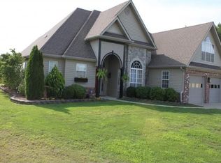 817 Waterford Cir, Calera, AL 35040