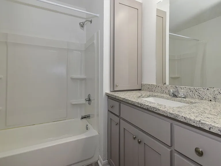 4008 Templeton St — Photo 20
