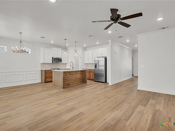 3rd image of 2062 Mercer St