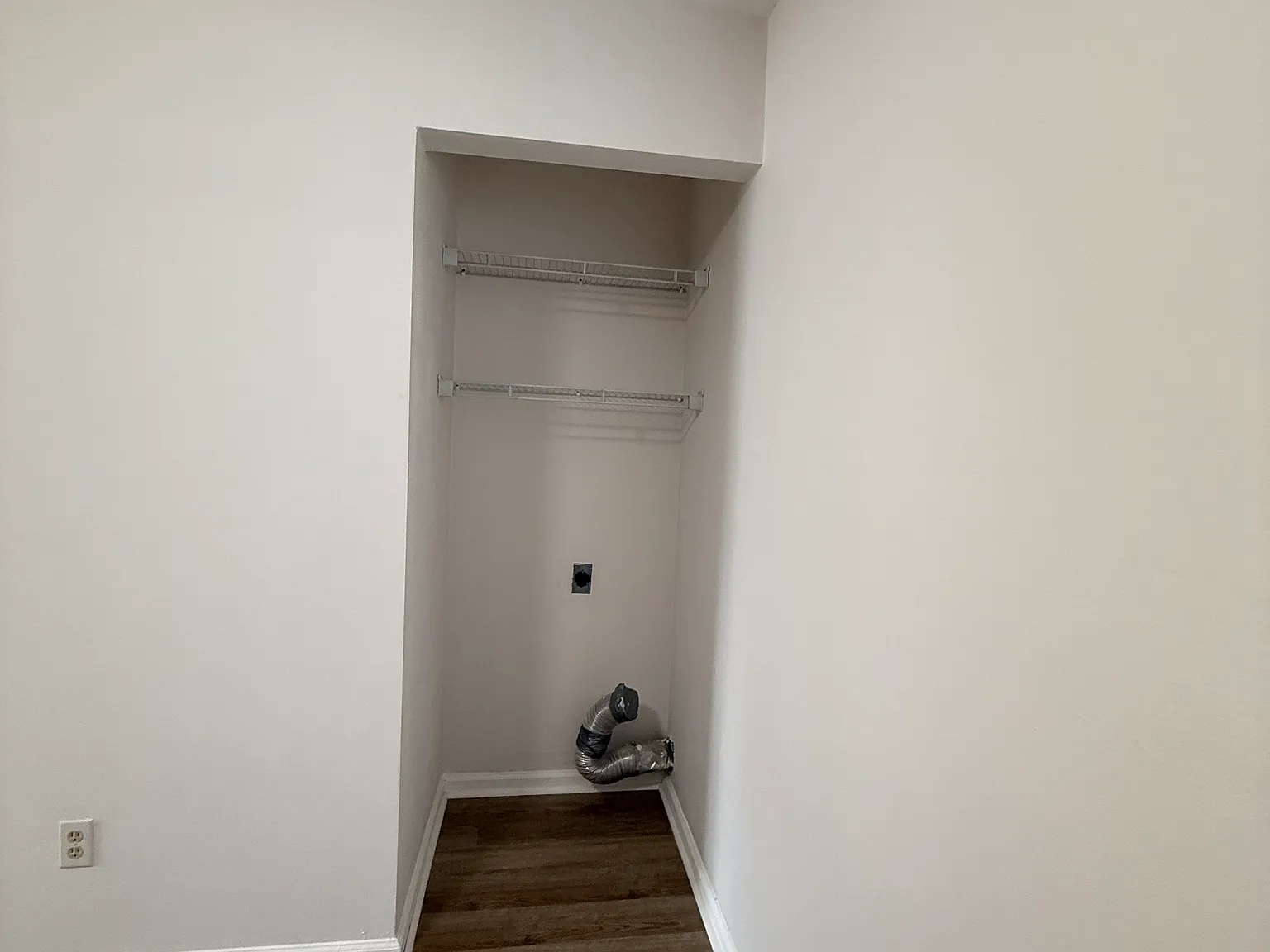 2 bed, 702 sqft, $1,400 — Photo 2