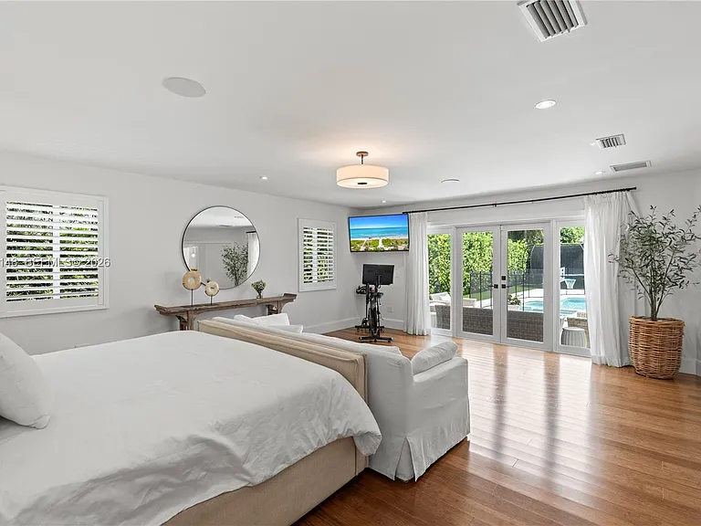 735 Benevento Ave — Photo 18