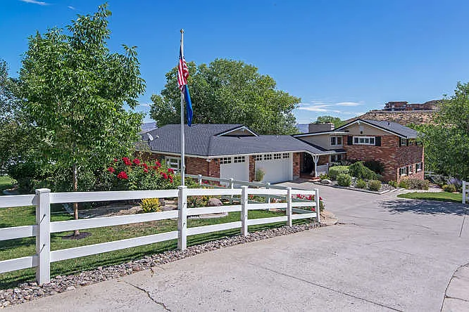 10700 Dryden Dr photo 1