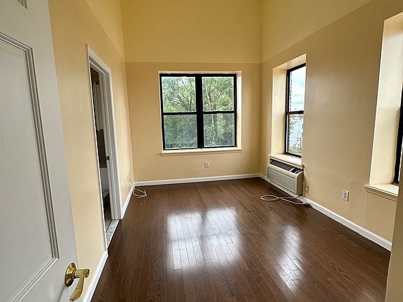 3rd image of 14 Park St APT 34
