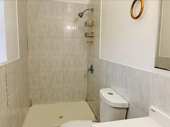 4th image of 2708 Laconia Ave #8-1/2