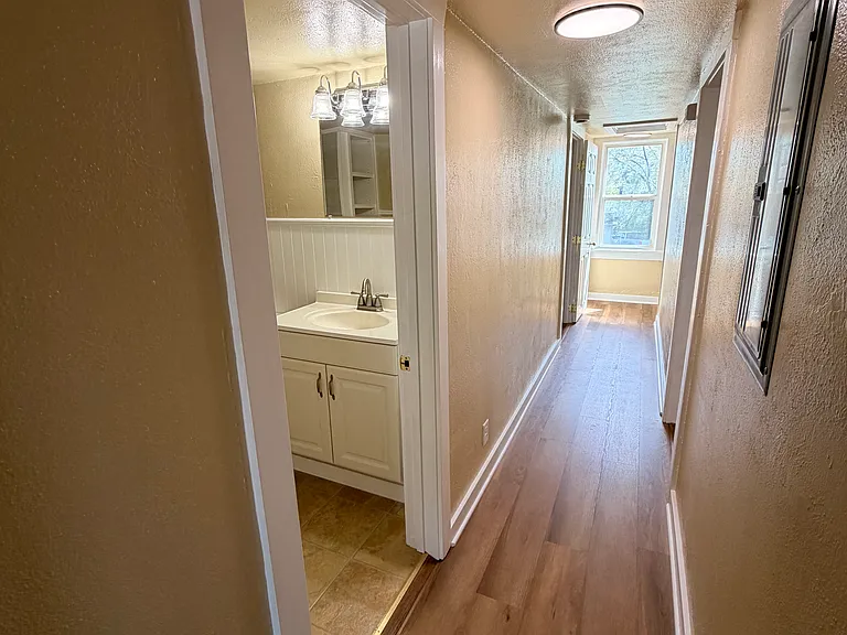 1218 E Queen Ave #2 — Photo 12