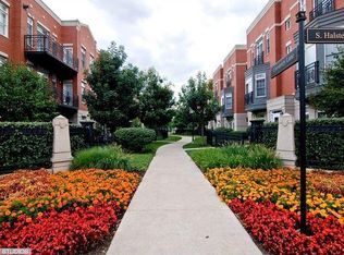 807 W University Ln, Chicago, IL 60608