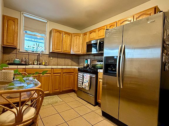 5th image of 2515 Webb St
