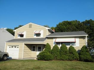 1064 Andrews Dr, Perth Amboy, NJ 08861