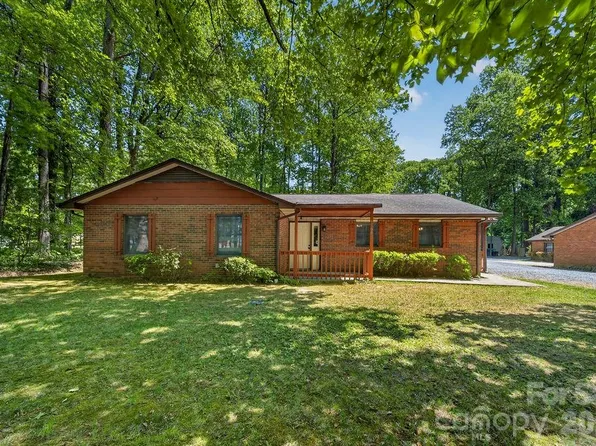 1908 W Sugar Creek Rd, Charlotte, NC 28262