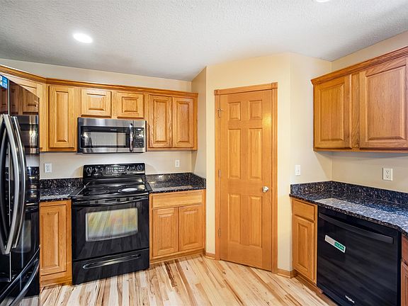 4th image of 3104 SE 23rd St