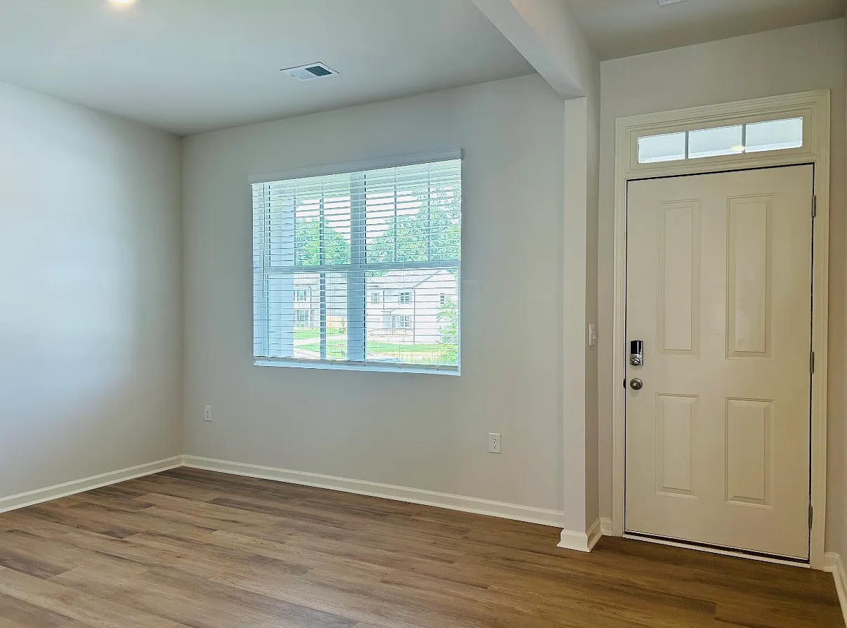 3 bed, 2.5 bath, 2164 sqft, $2,250 — Photo 3