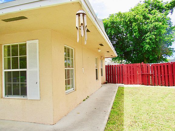 PATHWAY TO MAIN ENTRANANCE