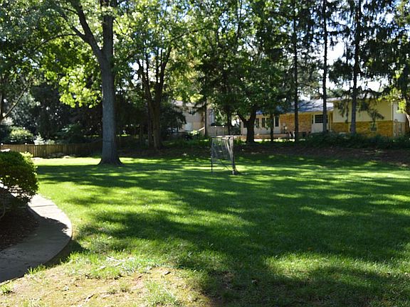 3rd image of 2506 E Meredith Dr