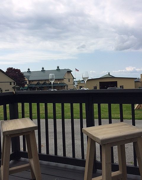 Deck w/bar built in 2017