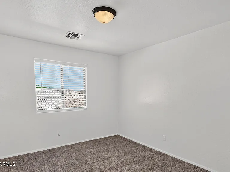 7823 S 48th Ln — Photo 33