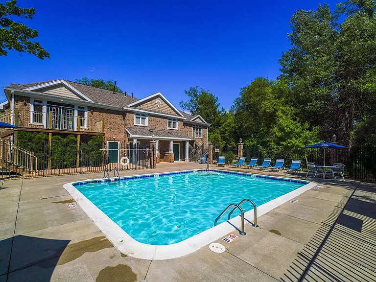 Tall Oaks Apartment Homes — Photo 34